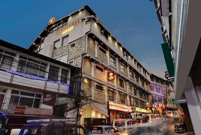 YASHSHREE MALL ROAD