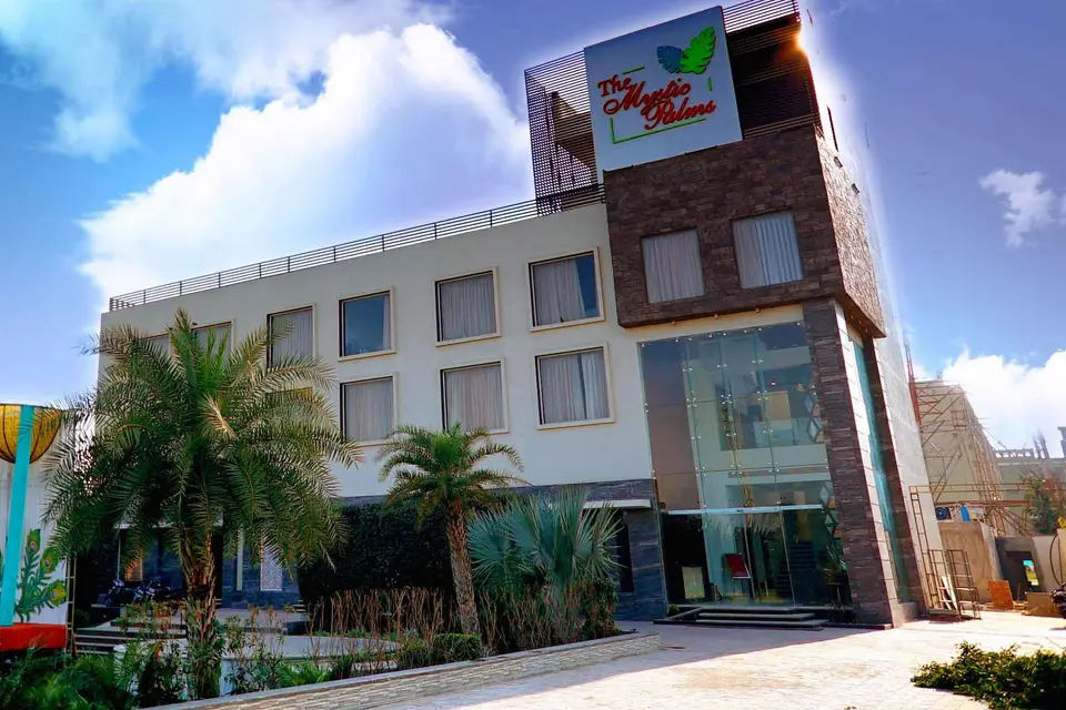 HOTEL THE MYSTIC PALMS 