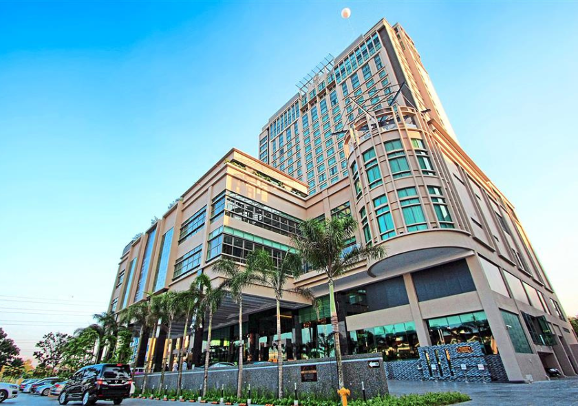 THE LIGHT HOTEL